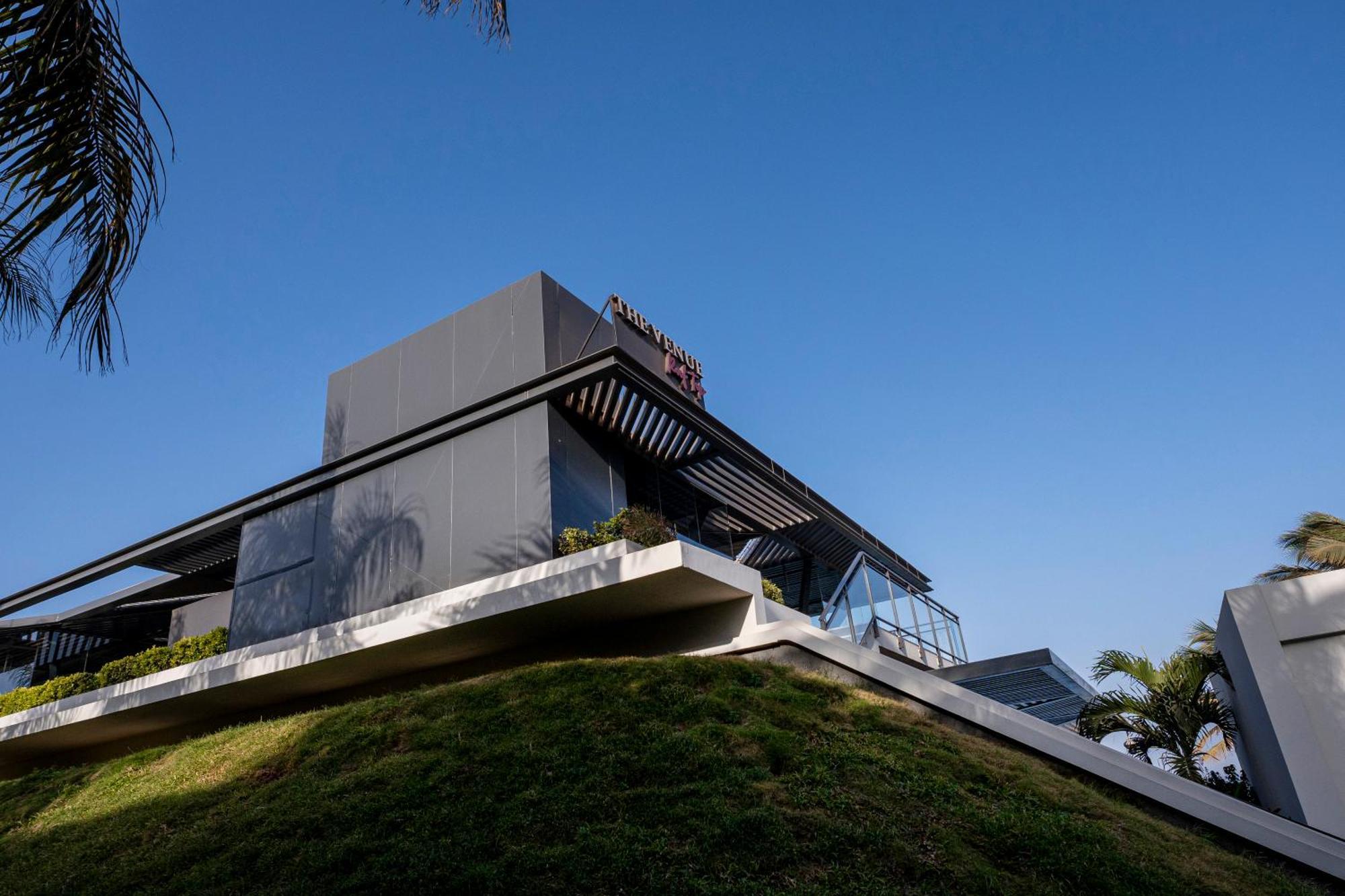 Radisson Blu Hotel, Dakar Sea Plaza Exterior foto The house is located on a hilltop
