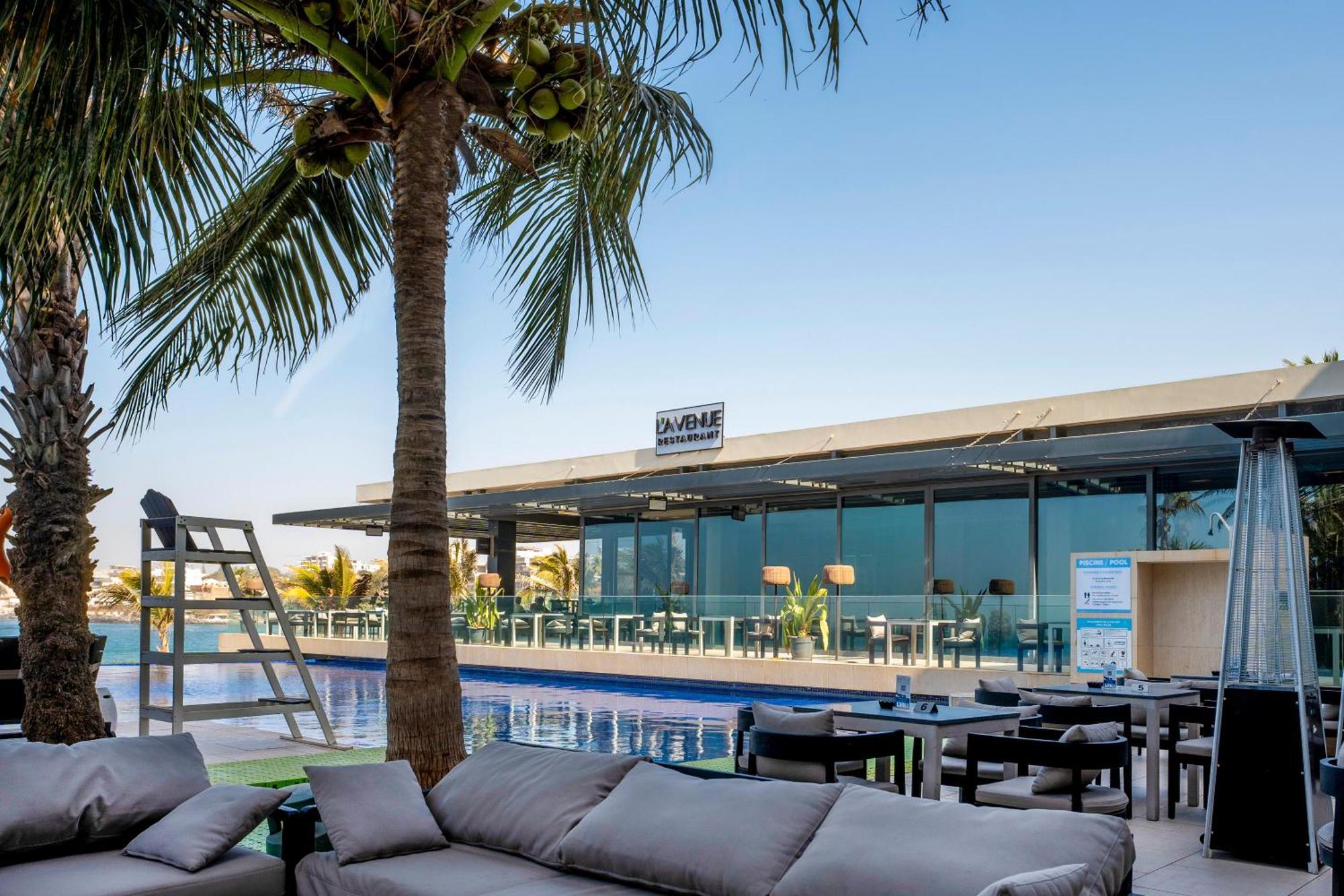 Radisson Blu Hotel, Dakar Sea Plaza Exterior foto The pool at the hotel