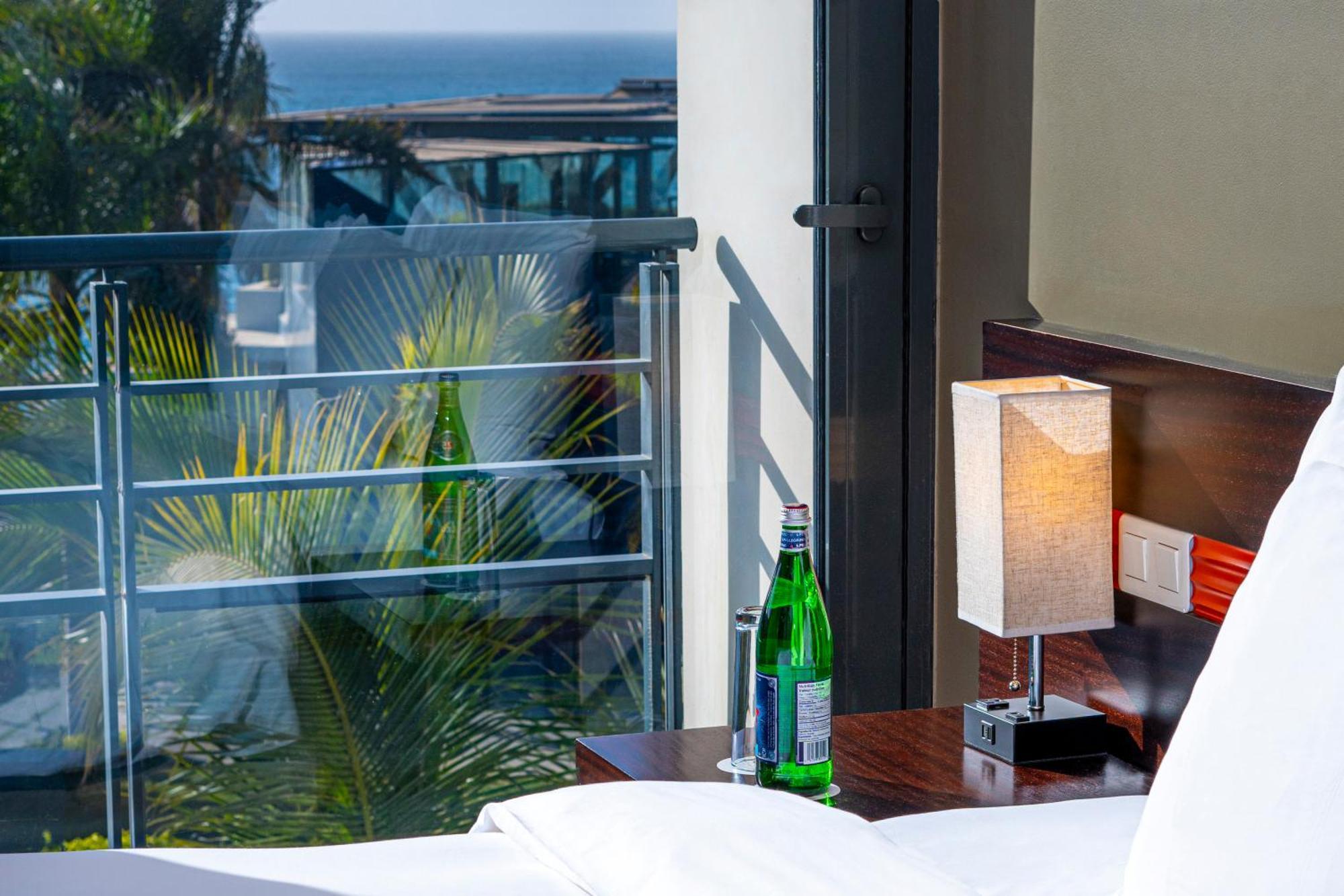 Radisson Blu Hotel, Dakar Sea Plaza Exterior foto A room at the Hilton San Diego Bayfront
